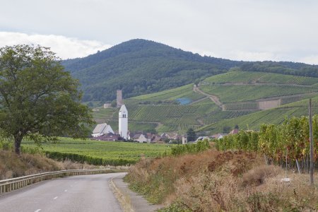 Het dorpje Katzenthal ligt onderaan de wijn heuvel